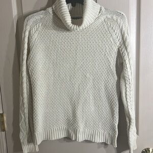 Lauren Ralph Lauren cotton Knit sweater EUC. Cable knit on sleeves Turtleneck
